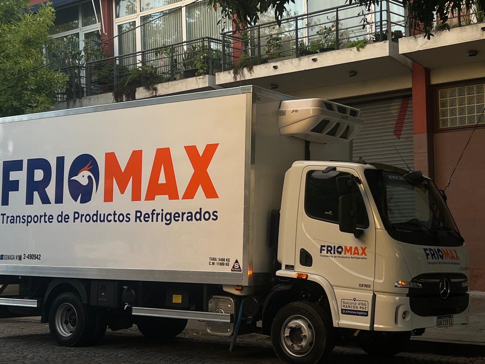 Camión Friomax de frente